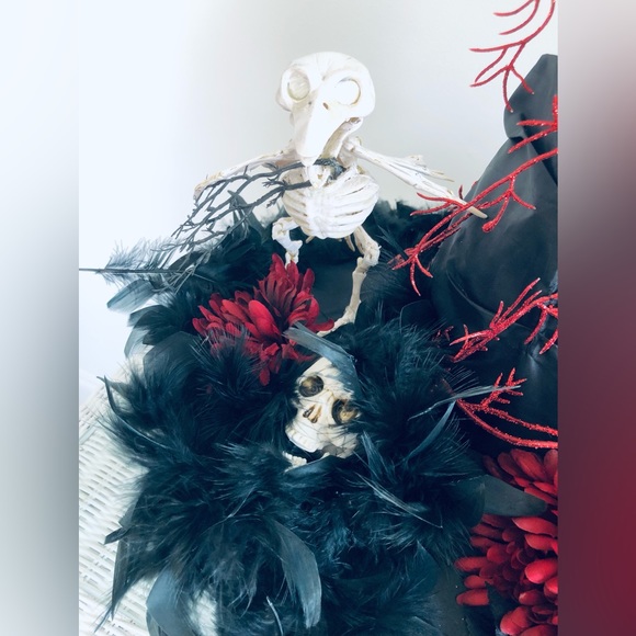 Witch hat ❣️HOST PICK❣️Blood red & black Feathers skeletons, vines & flowers 1of - Picture 11 of 16